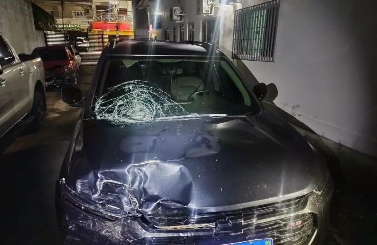 Menor de idade sob efeito de álcool colide caminhonete contra moto em Cruzeiro do Sul e foge do local
