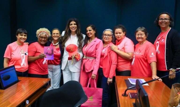 Outubro Rosa: Antônia Lúcia reforça apoio com destinação de mais de 30 máquinas de exames para saúde de mulheres acreanas