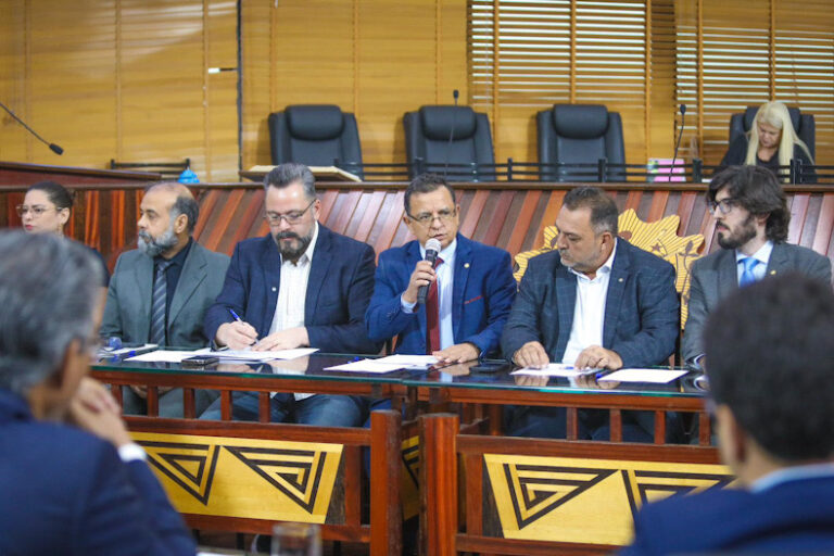 A pedido de Gonzaga, Aleac debate com parlamentares e instituições a reabertura da estrada entre Porto Walter e Cruzeiro do Sul