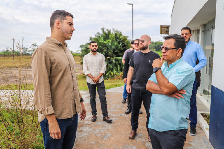 Acompanhado do secretário Ítalo, Gonzaga visita obras da ZPE que vão agilizar exportação no Acre