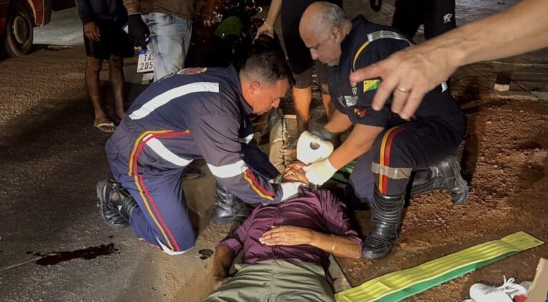 Colisão entre ônibus e motocicleta deixa idoso gravemente ferido em Rio Branco
