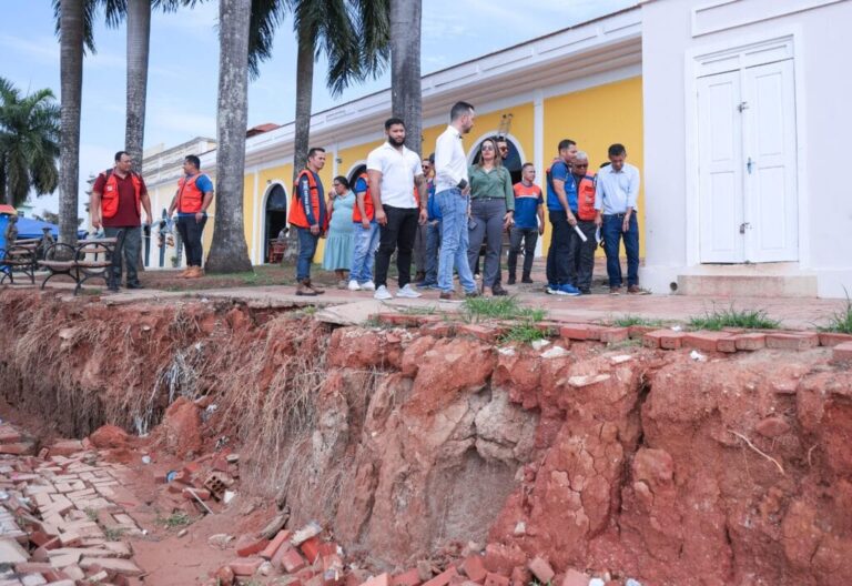 Com risco de desmoronamento, Defesa Civil interdita calçadão do Novo Mercado Velho