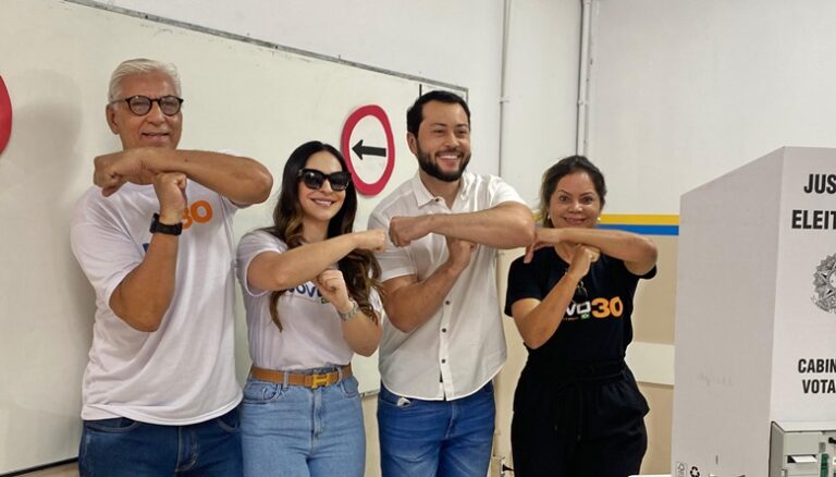 “Os poderosos terão uma grande surpresa. Estaremos no 2º turno”, diz Jarude ao chegar para votar