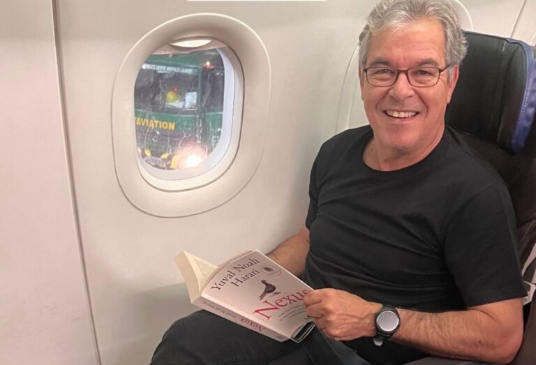 Avião com Jorge Viana não consegue pousar em Rio Branco devido à fumaça e retorna a Brasília