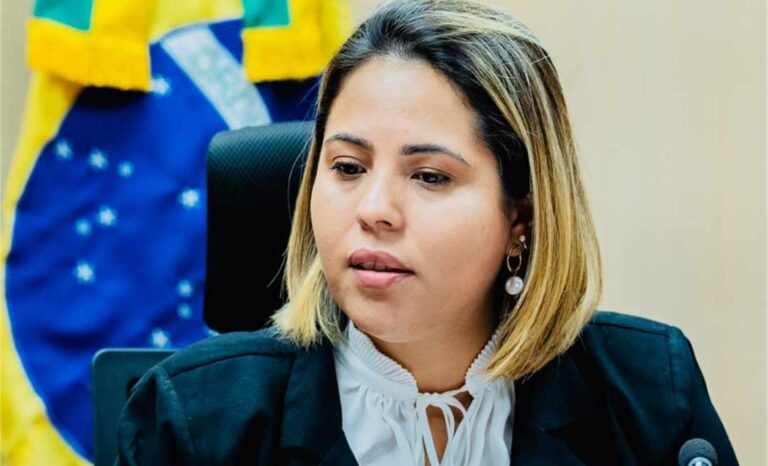 Julie Messias é exonerada do cargo de secretária de Meio Ambiente; Leonardo assume pasta