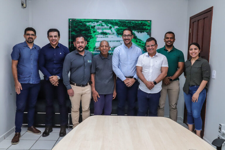 Gonzaga se reúne com empresário e professor da Ufac e pretende trazer indústria de biofertilizantes para o Acre