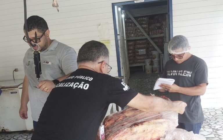 MP e Vigilância apreendem 685 kg de carne imprópria que seria servida a presos