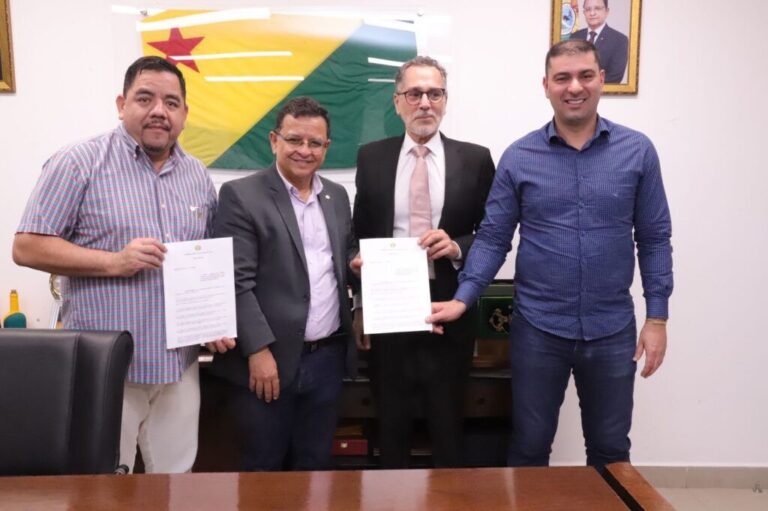 Gladson sanciona lei de autoria de Gonzaga que cria Semana da Cultura Peruana e Boliviana no Acre