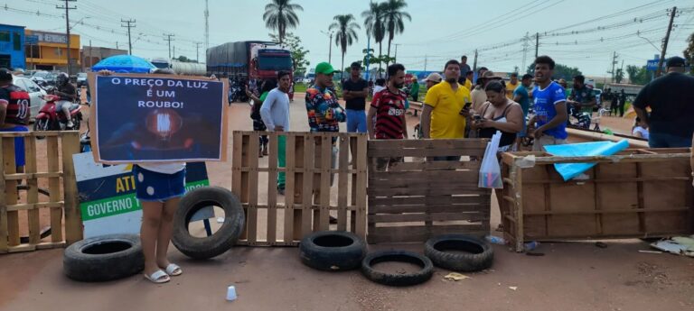 Tráfego na BR-364 é liberado após manifestação de moradores em Rio Branco