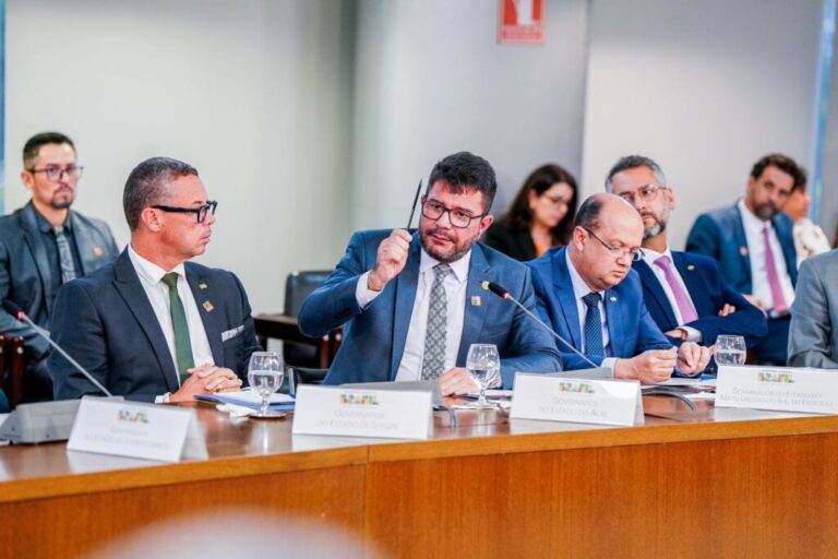 Gladson defende amplo debate sobre PEC da Segurança em reunião com Lula