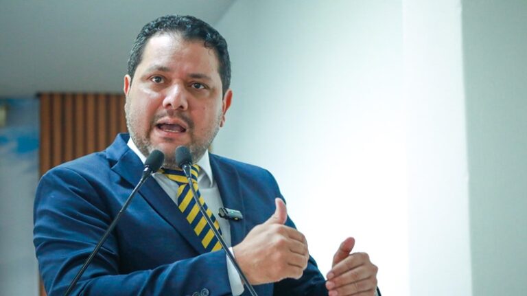 João Marcos critica falta de posicionamento de vereadores sobre PL que proíbe crianças na Parada LGBTQIAP+