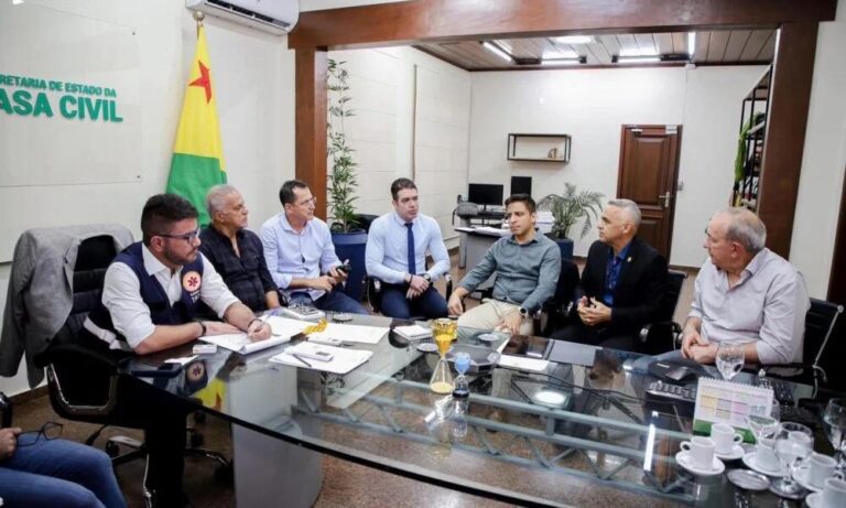 Gladson avalia avanços e define metas para 2025 em reunião estratégica com secretários