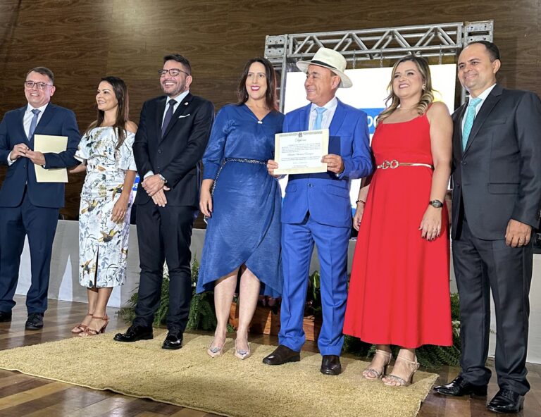 Ao lado da noiva, de Gladson e Alysson, Bocalom é diplomado para segundo mandato como prefeito de Rio Branco