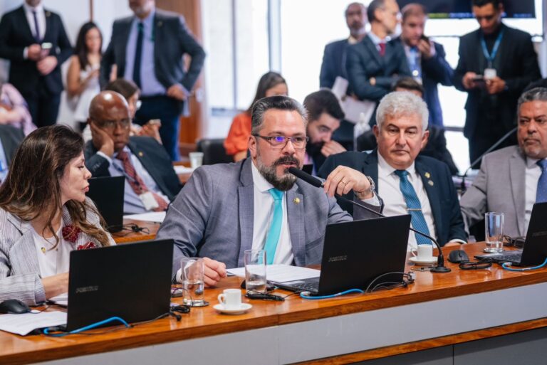 Emenda de Alan Rick garante que “OAB da Medicina” substitua Revalida para médicos formados no exterior