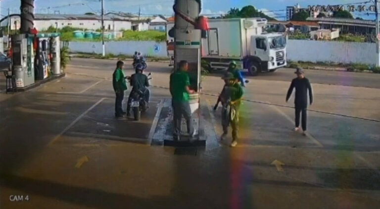 Criminosos assaltam posto de combustível e causa pânico entre clientes e funcionários em Rio Branco; veja o vídeo