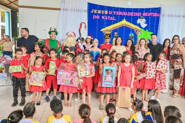 Vice-governadora Mailza doa brinquedos e cestas básicas para crianças carentes