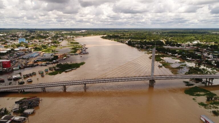Rio Juruá registra elevação no nível das águas de quase 2 metros em 24 horas em Cruzeiro do Sul