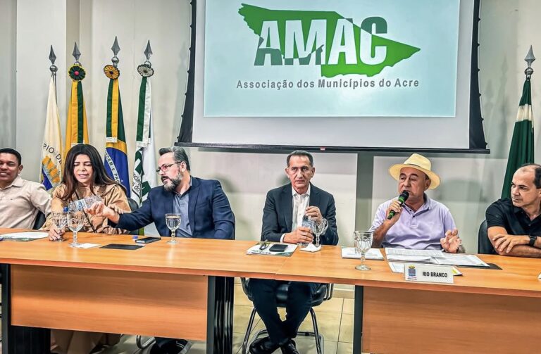 Ministro Waldez Goes anuncia recurso de 16,8 milhões de reais para reparos na ETA II