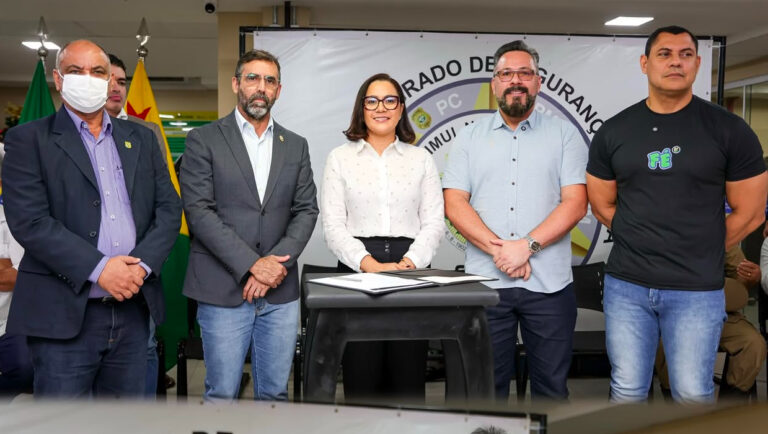 Governo do Acre entrega veículos e equipamentos para fortalecer segurança pública no estado