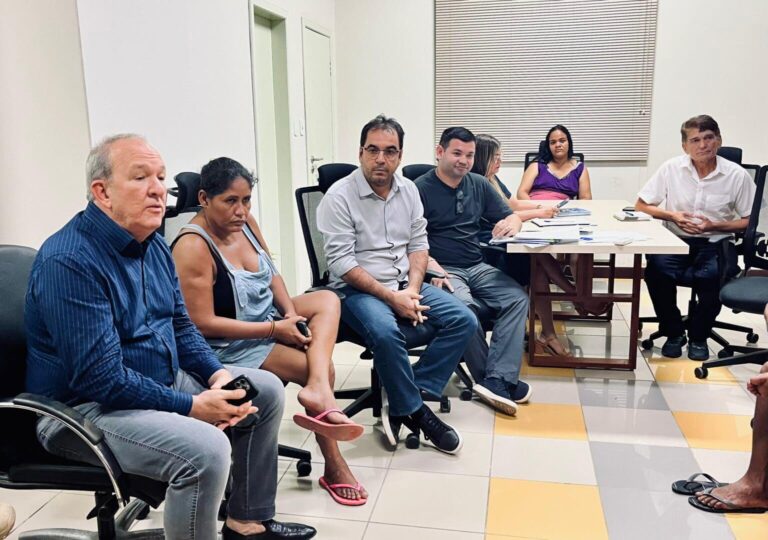 Governo e prefeitura discutem soluções para famílias acampadas na Aleac