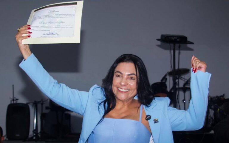 Única prefeita eleita no Acre, Rosana Gomes é diplomada em Senador Guiomard em cerimônia realizada na Igreja Assembléia de Deus