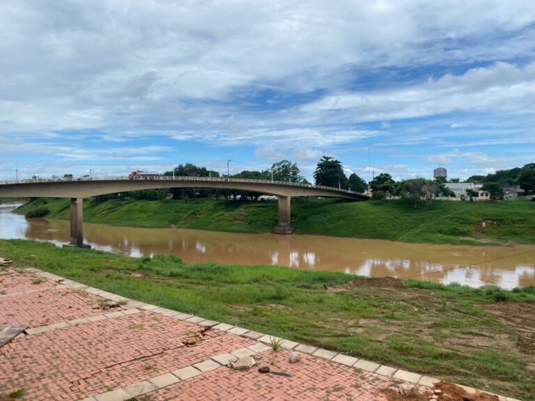 Nível do Rio Acre cai 33 centímetros em menos de 12 horas nesta quarta-feira