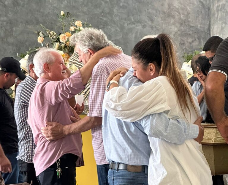 Choro e muita comoção marcam a despedida do empresário Rodrigo Pires durante velório