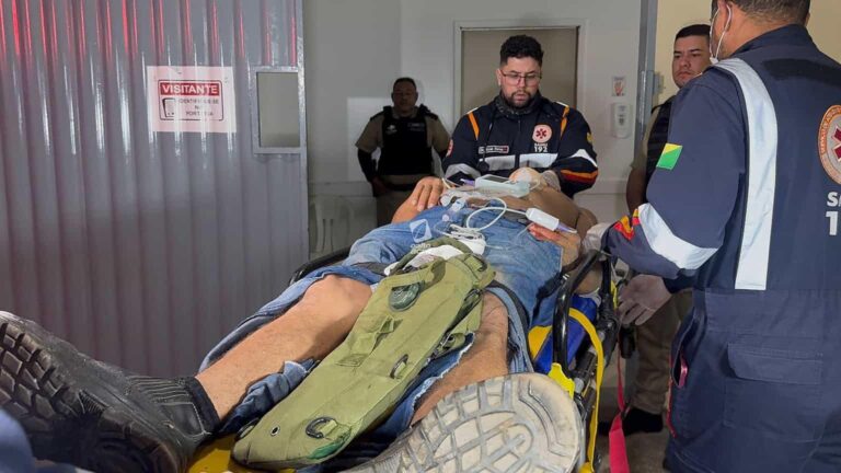 Homem perde controle da moto, colide contra poste e fica ferido em Rio Branco