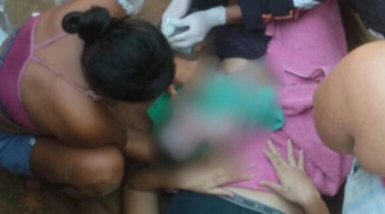 Mulher dá à luz em via pública no interior do Acre; mãe e bebê passam bem