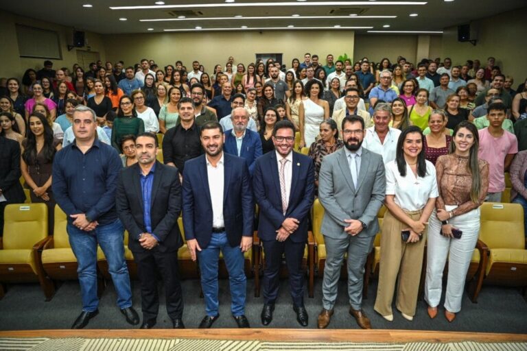 Gladson dá posse a novos servidores da Saúde e reforça compromisso com funcionalismo público