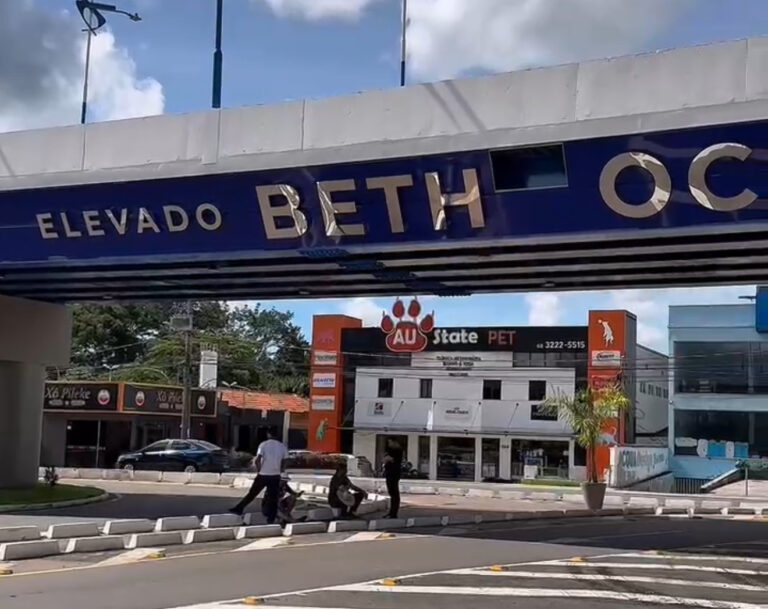 Letra “B” do Elevado da Dias Martins despenca em plena luz do dia, em Rio Branco; veja o vídeo