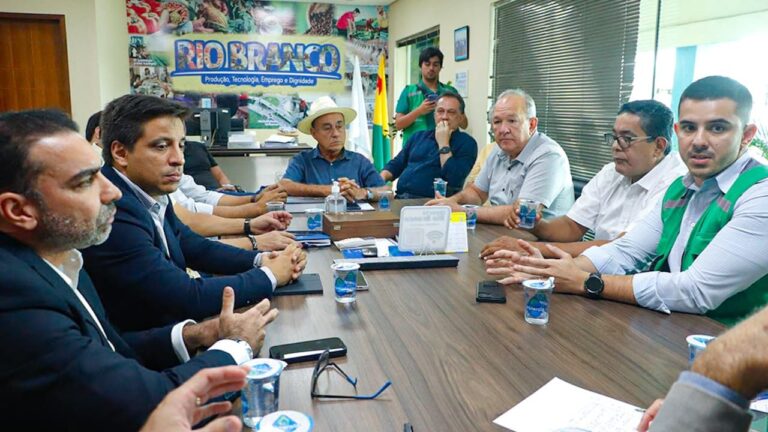 Prefeitura de Rio Branco e Governo do Estado discutem uso regular de espaços públicos