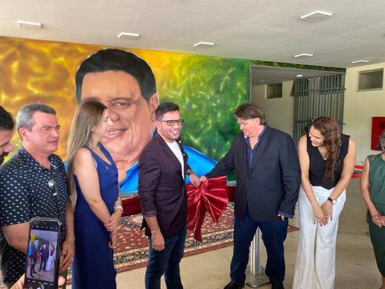 Gladson entrega equipamentos para unidades de saúde e sanciona lei que nomeia Fundação Hospitalar Flaviano Melo