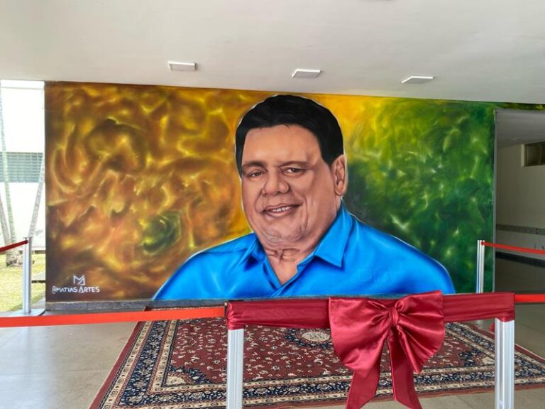 Mural com rosto de Flaviano Melo é concluído em 24 horas na Fundação Hospitalar