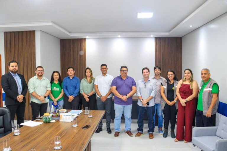Prefeito Carlinhos do Pelado e Sefaz firmam novas parcerias para regularização de bairros em Brasileia
