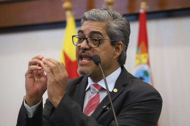 Edvaldo cobra efetividade da fala proferida por secretário com relação à compra de polpas de frutas para a merenda escolar