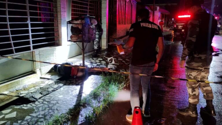 Jovem é assassinado com 5 tiros durante forte chuva em Epitaciolândia