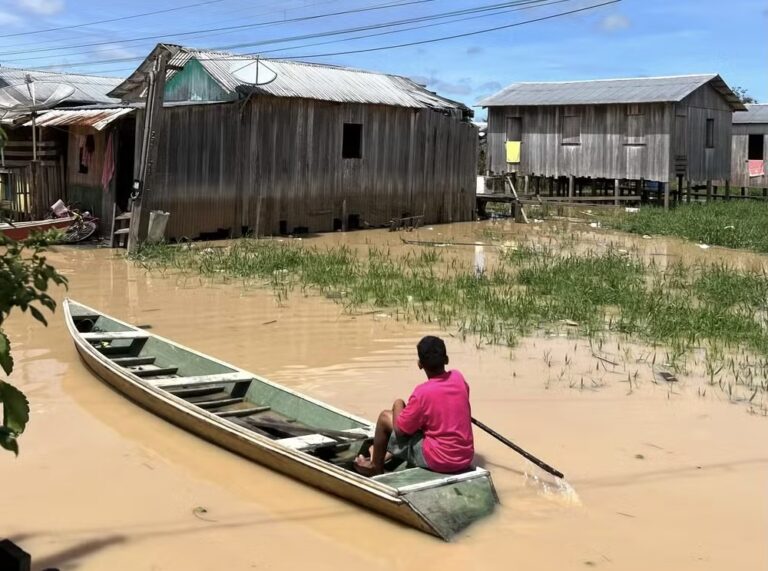 Rio Tarauacá volta a subir, marca 10,22 metros e atinge 1,2 mil pessoas neste sábado