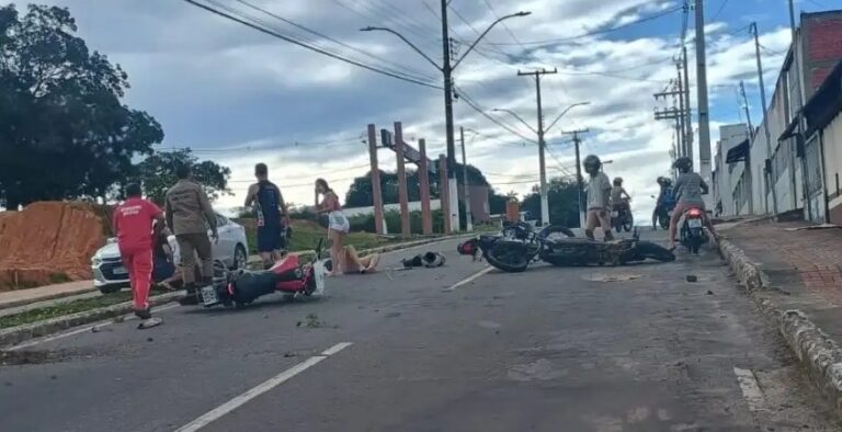 Acidente com três motos deixa mulher gravemente ferida em Cruzeiro do Sul