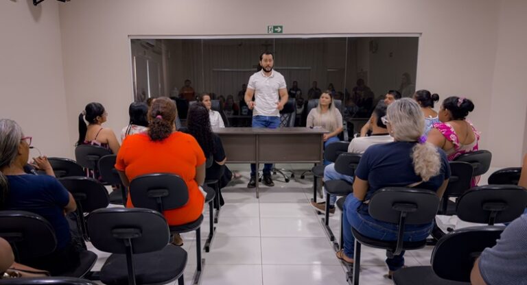 “Esse não é um pedido de ajuda, é um pedido de socorro”: mães atípicas do Quinari e Capixaba se reúnem com Jarude e denunciam abandono