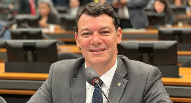 Roberto Duarte denuncia falta de transparência em contratos milionário do governo Lula com OEI