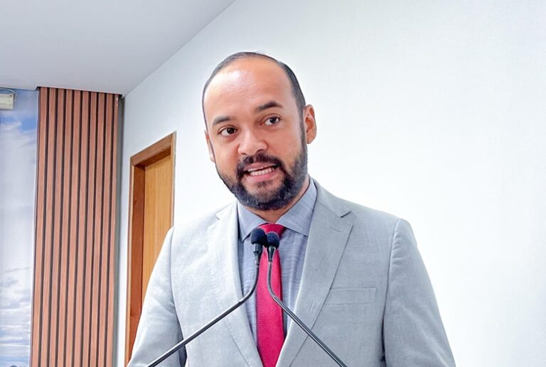 Vereador João Paulo fica indignado com tratamento recebido na SEINFRA