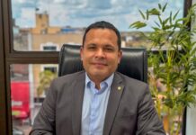 Tadeu Hassem homenageia bombeiro morto em serviço e propõe indenização para mergulhadores do CBMAC