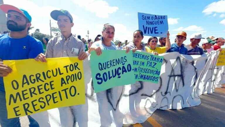 Produtores rurais bloqueiam BR-317 em Xapuri em protesto contra operação do ICMBio na Reserva Chico Mendes