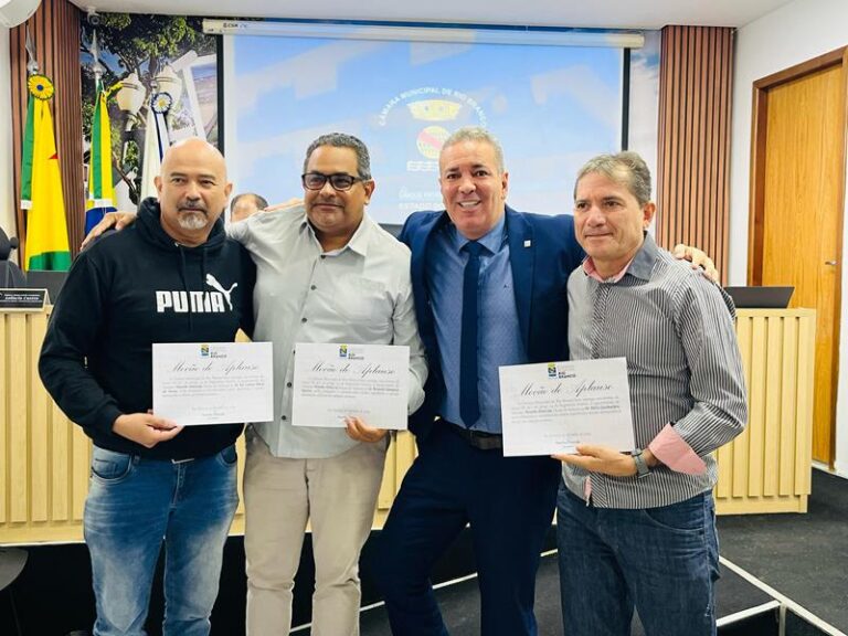 Neném Almeida homenageia atletas que se destacam na natação acreana