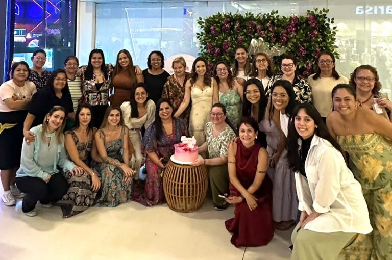 Rede Compre de Uma Mamãe promove exposição de Dia dos Namorados no Via Verde Shopping