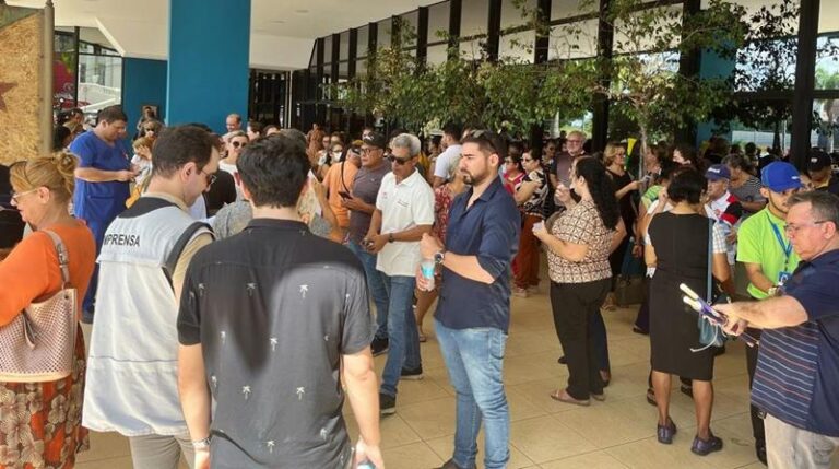 Profissionais da Saúde protestam na Aleac por valorização e avanço no PCCR