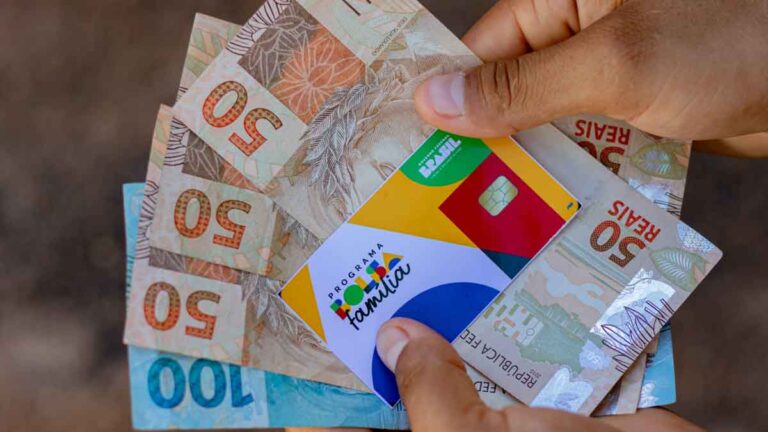Acre tem mais beneficiários do Bolsa Família do que trabalhadores com carteira assinada