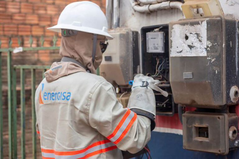 Justiça obriga Energisa a refaturar cobrança de energia após aumento incomum no Acre