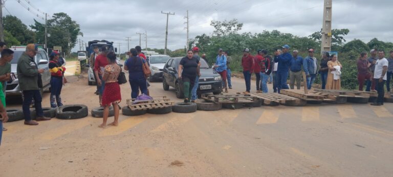 Produtores rurais fecham estrada da Transacreana em protesto contra Ibama e ICMBio